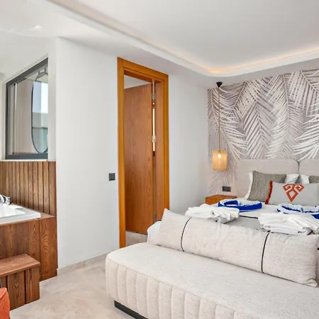 Villa 5 Bedroom - 6187 *