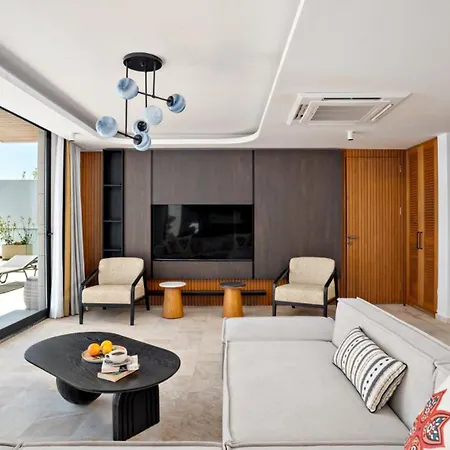 Villa 5 Bedroom - 6187 *